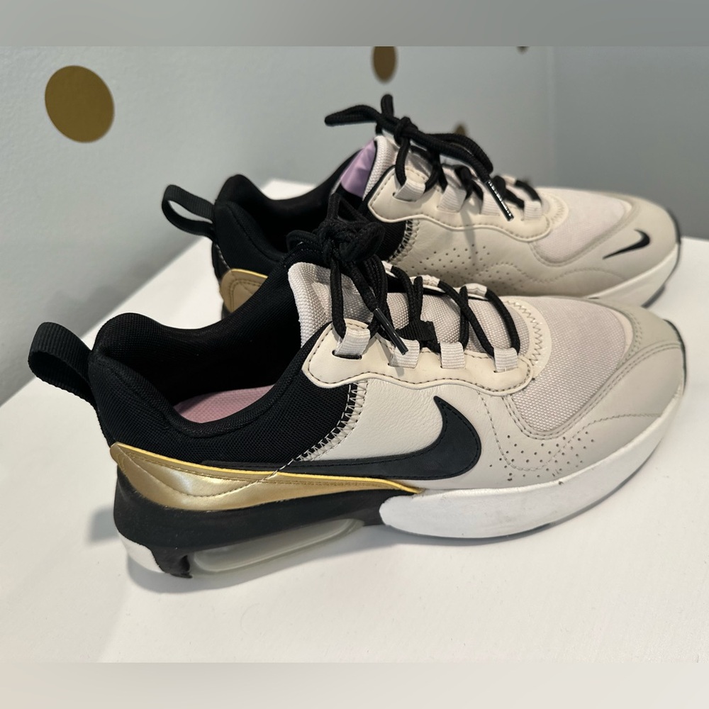 Nike Air Max Verona Light Orewood Brown Gym shoes/sneakers